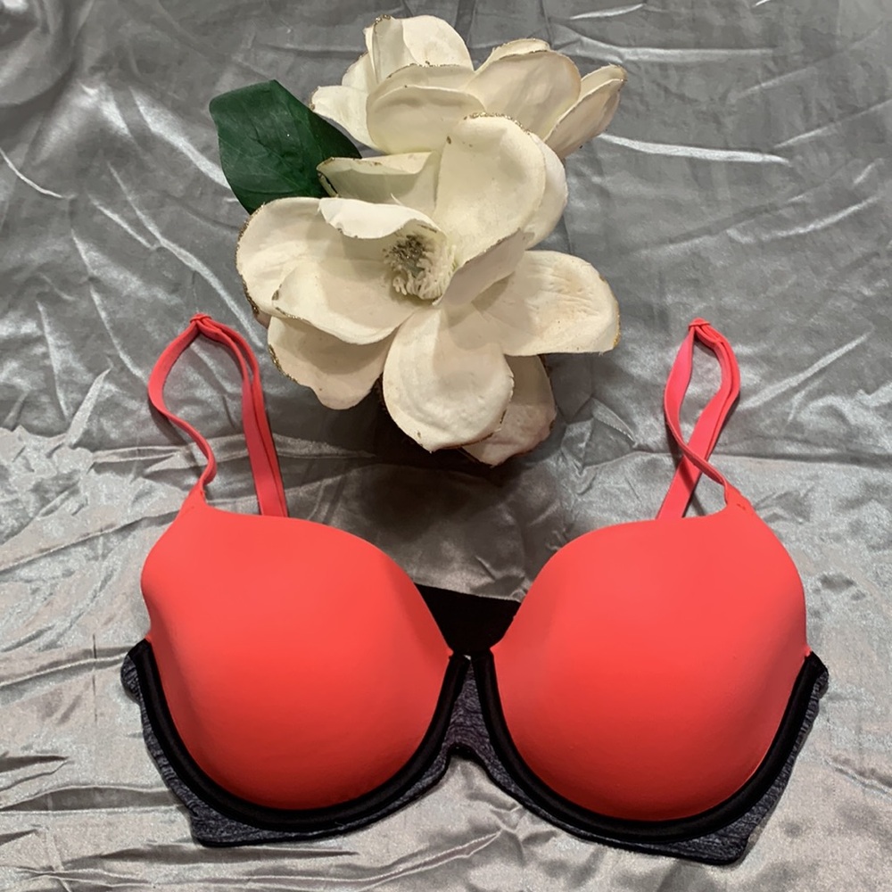 🌹PINK • VICTORIA’S SECRET “Wear Everywhere” Sexy Hot Pink & Black Bra • Trending